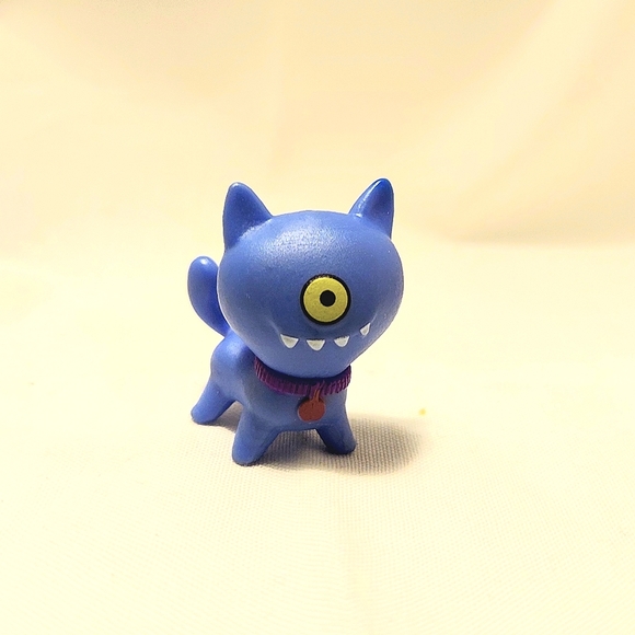 UglyDolls Uglyville Unfolded Main Street Mystery Box Ugly Dog Series 1 - Picture 1 of 2